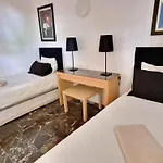 Close To The Beach, With A Pool 224 * 丰希罗拉