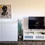 Close To The Beach, With A Pool 224 * 丰希罗拉