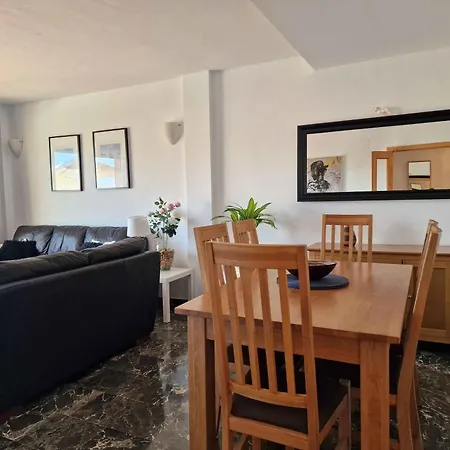 公寓 Close To The Beach, With A Pool 224 丰希罗拉